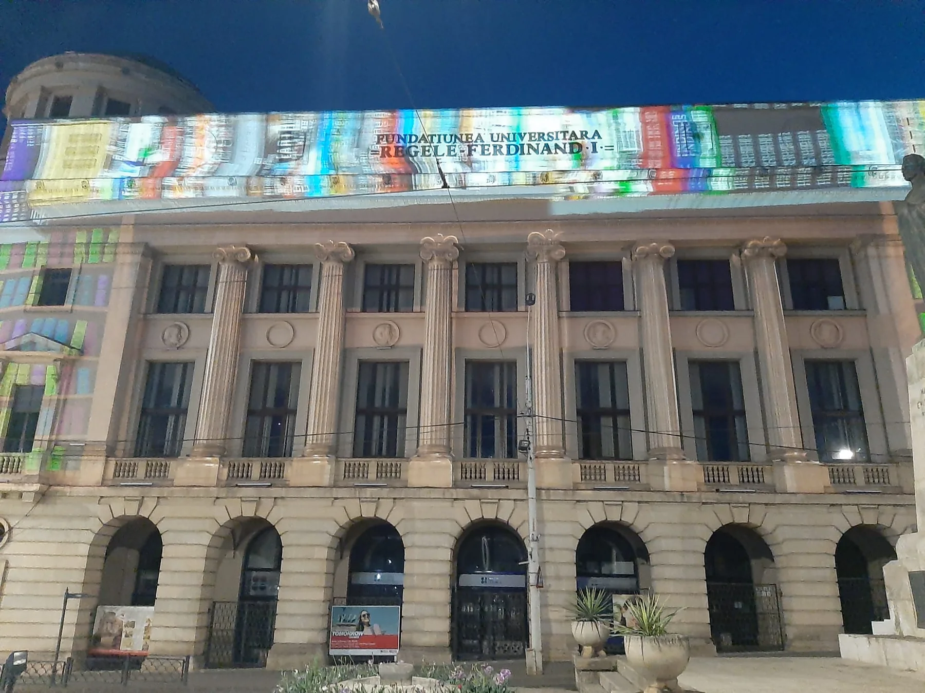 Daytime view of Biblioteca Centrală Universitară in Iași before the projection event.