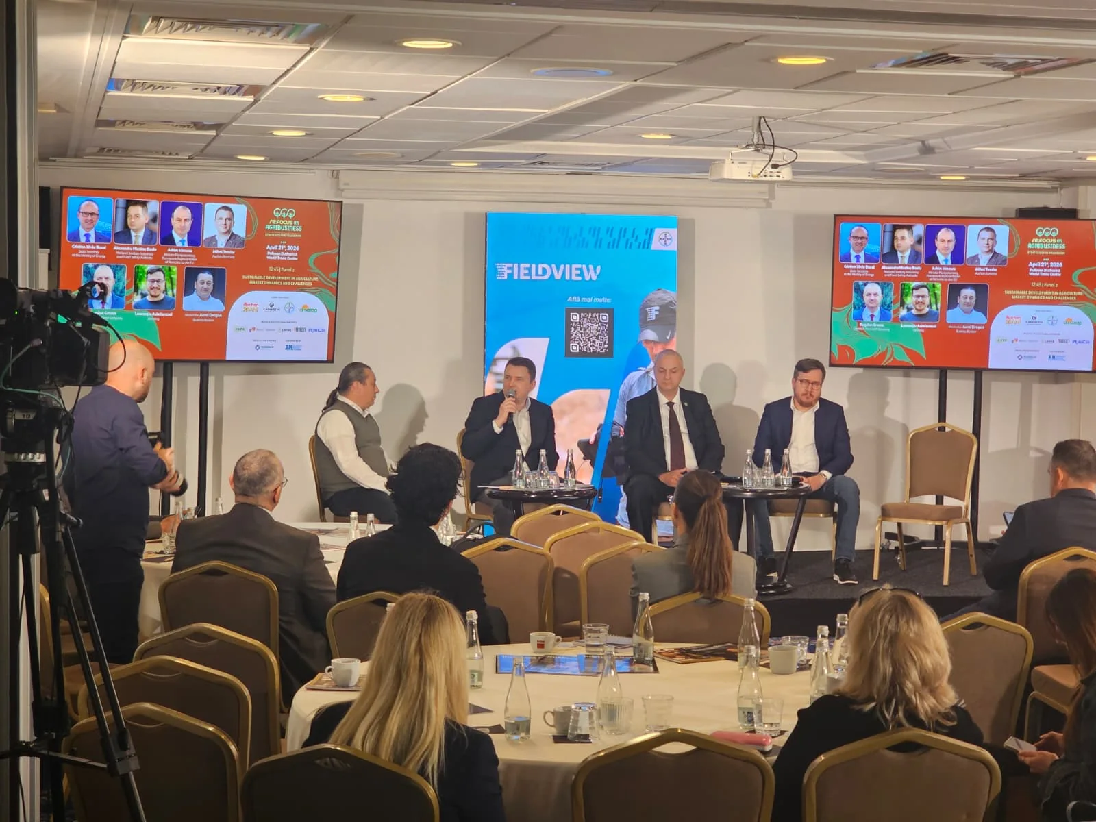 Panel discussion with professional displays during the Business Review conference at Pullman in Bucharest.