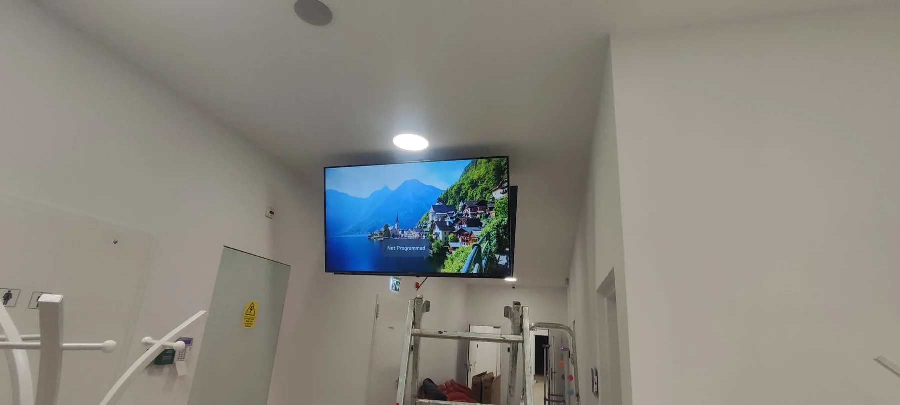 Professional display showing visual content after installation inside the Digestmed clinic in Bucharest.