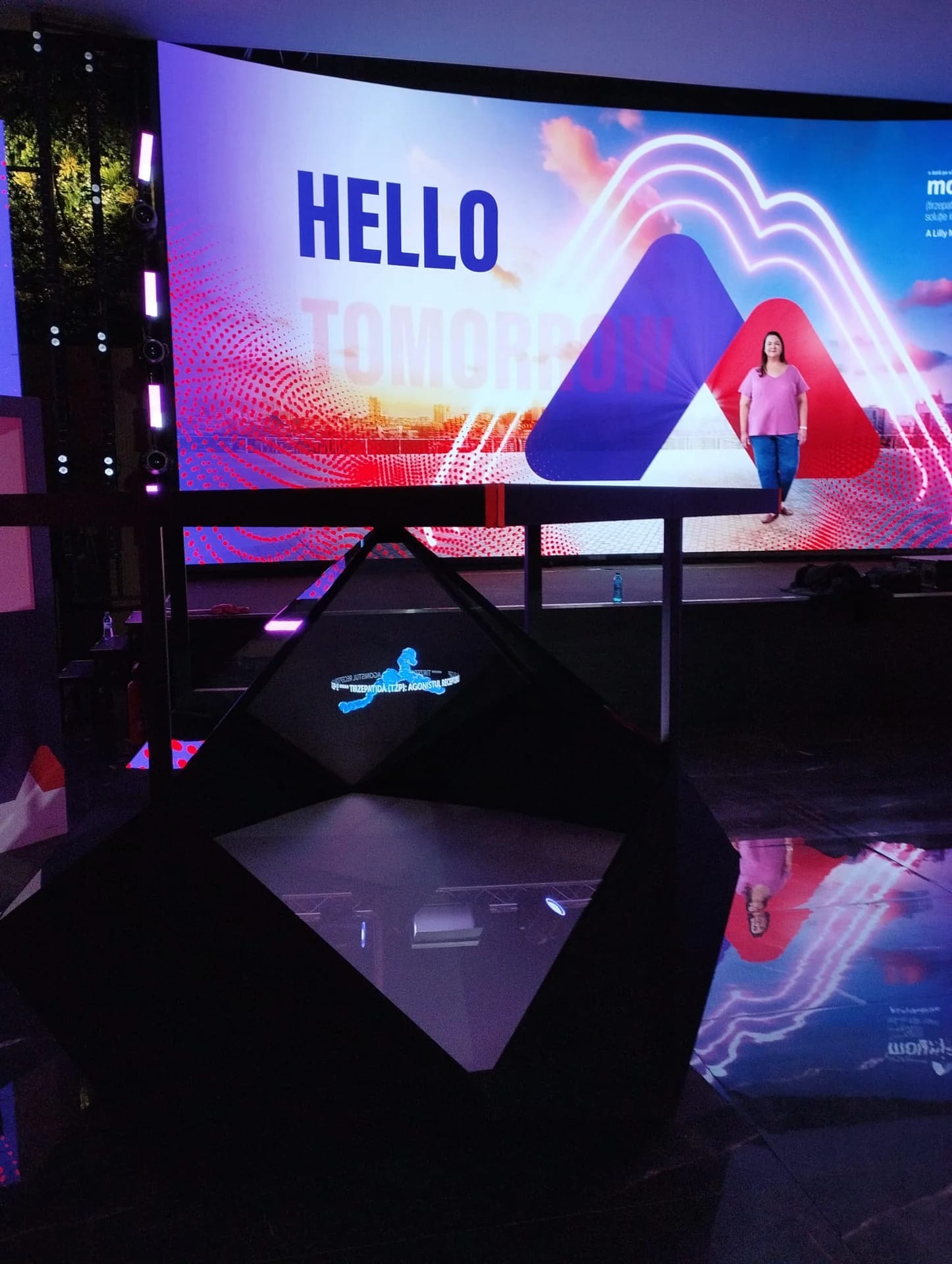 Dreamoc Diamond holographic display with the Hello Tomorrow event screen behind it at Face Club in Bucharest.
