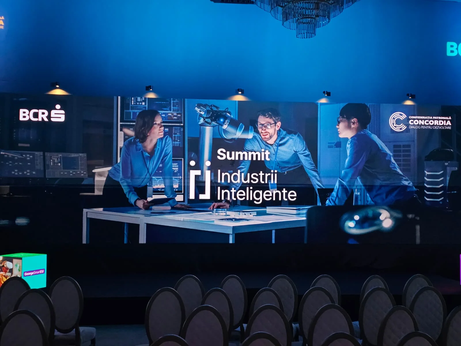 Panel stage and LED content during the Concordia Smart Industries Summit in Poiana Brașov.