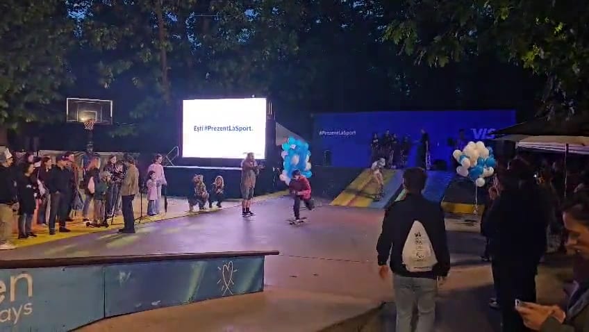 Skater, audience, LED screen and Visa-branded ramp during the activation at Skate Park Herastrau in Bucharest.