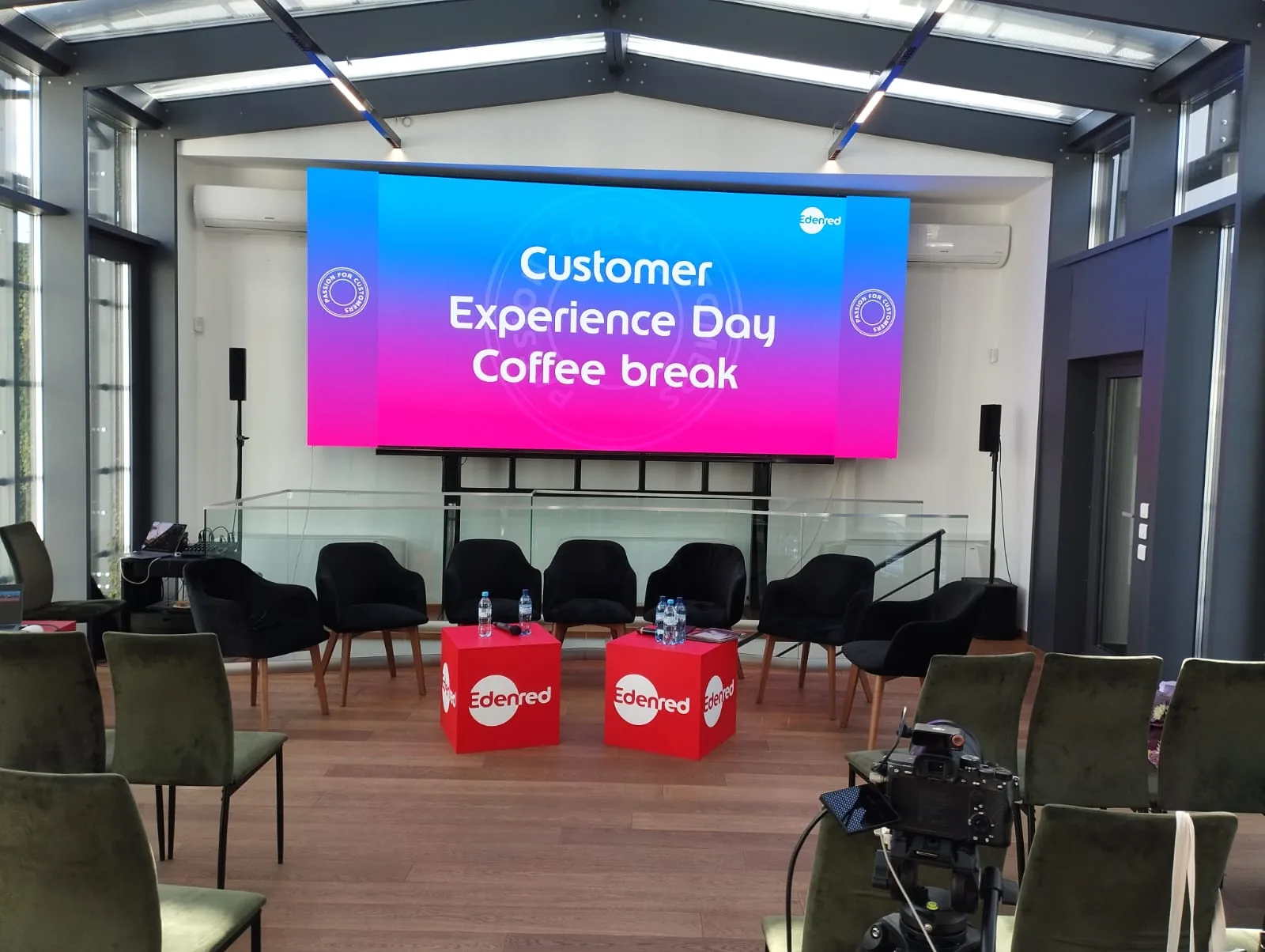 Edenred Customer Experience Day screen and seating at The Villa for Edenred at The Villa in Bucharest.