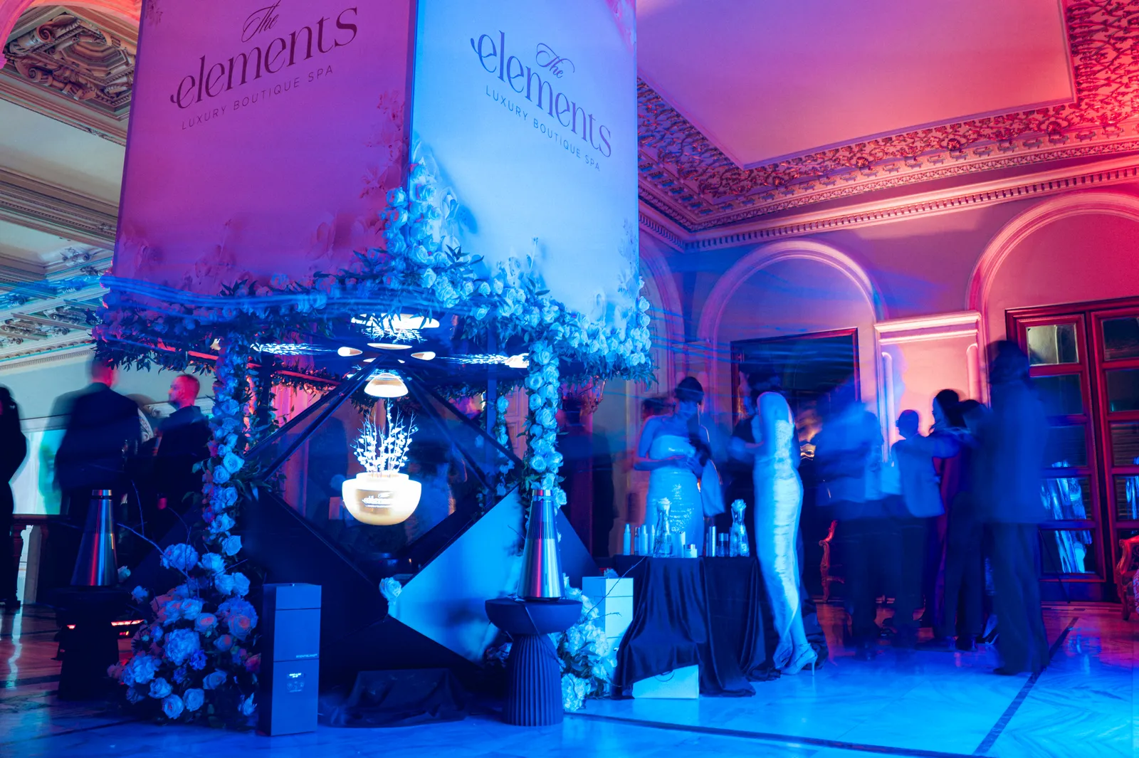 The full Elements installation at Bucharest Fashion Week: a custom billboard above the golden Dreamoc Diamond wrapped in white roses